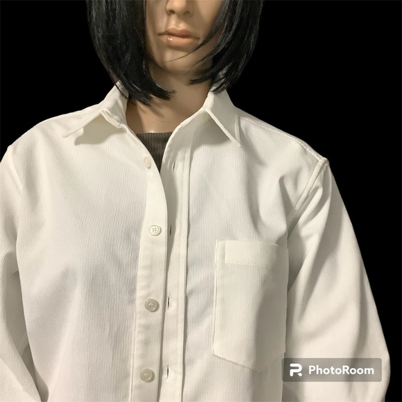 Black Iris  Button-up Top in White  (W334) - Picture 4 of 12